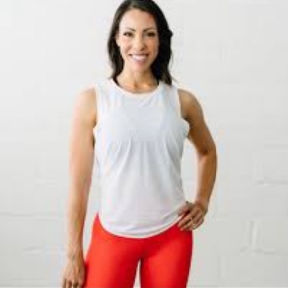 Zyia panel split back mesh tank - Picture 2 of 10